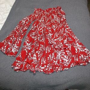 VICI size large women’s off the should long sleeved floral dress. Never worn.